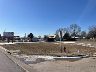 000 West Enyart Street, Battlefield, MO 65619