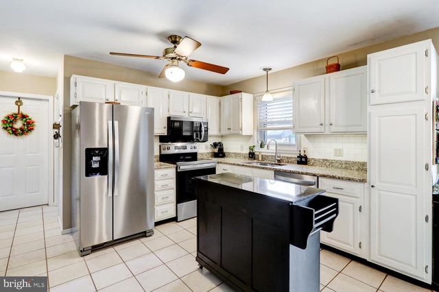 2 BROOKFIELD RD, Lititz, PA 17543