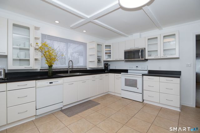 82 Sherry Lane, New Milford, CT 06776