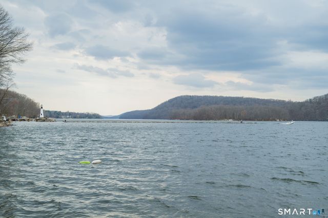 82 Sherry Lane, New Milford, CT 06776