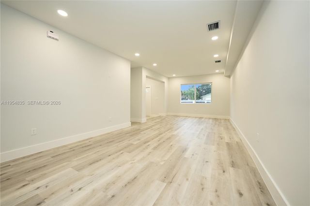 1221 NW 75th St, Miami, FL 33147