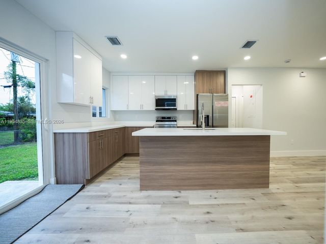 1221 NW 75th St, Miami, FL 33147