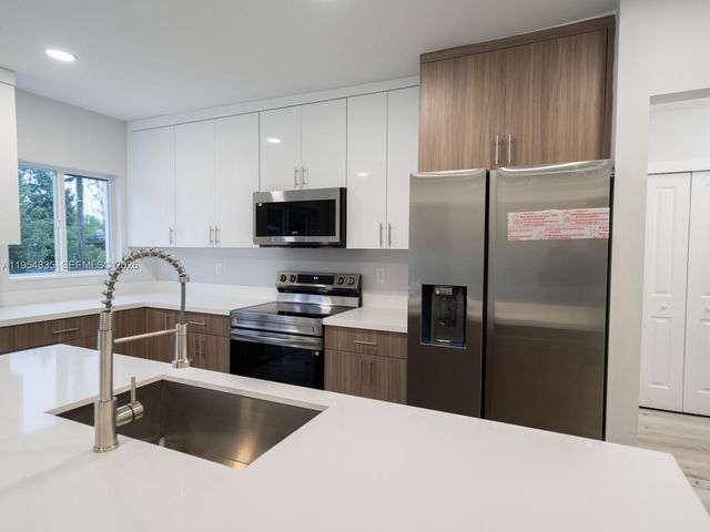 1221 NW 75th St, Miami, FL 33147