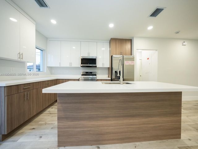 1221 NW 75th St, Miami, FL 33147