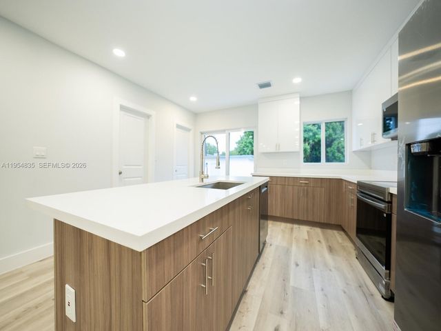 1221 NW 75th St, Miami, FL 33147