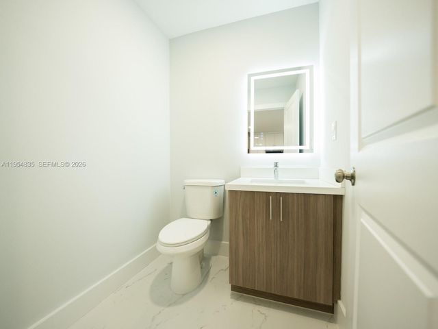 1221 NW 75th St, Miami, FL 33147