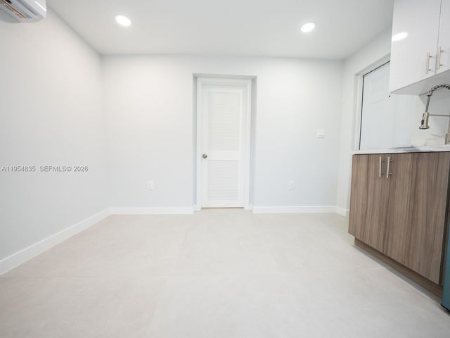 1221 NW 75th St, Miami, FL 33147