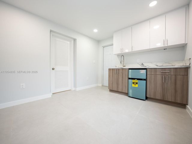 1221 NW 75th St, Miami, FL 33147