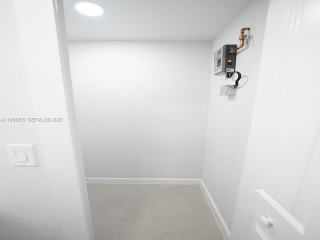 1221 NW 75th St, Miami, FL 33147