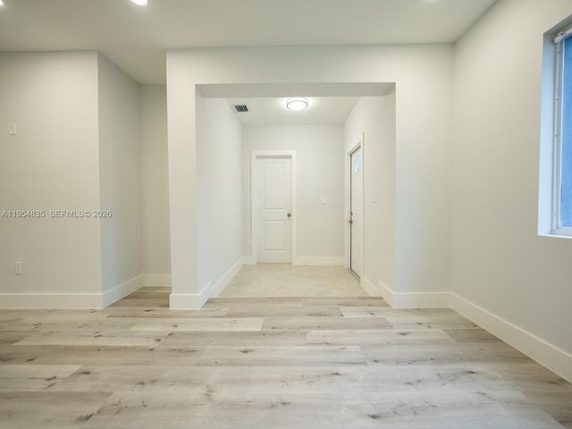 1221 NW 75th St, Miami, FL 33147