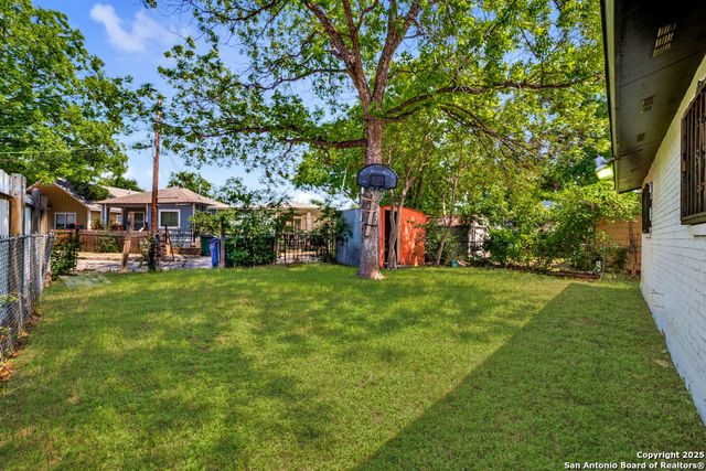 2114 S Trinity St, San Antonio, TX 78207