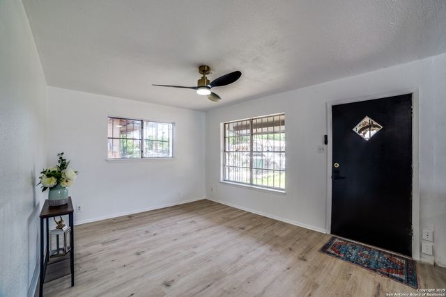 2114 S Trinity St, San Antonio, TX 78207