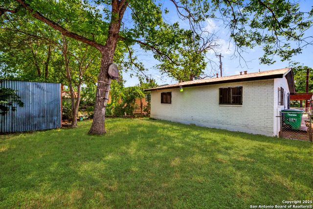 2114 S Trinity St, San Antonio, TX 78207
