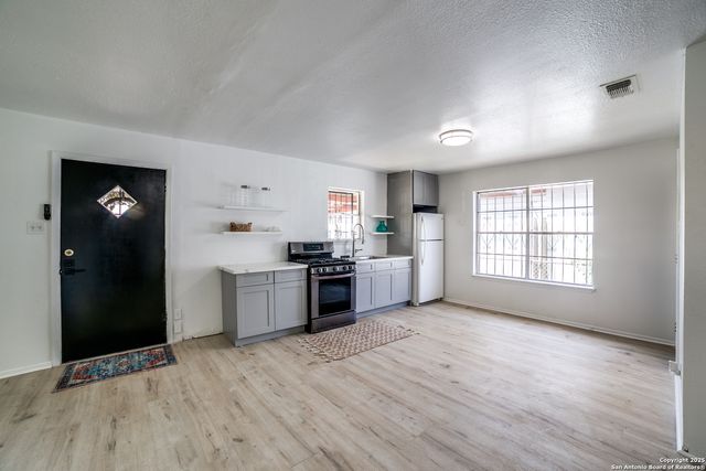 2114 S Trinity St, San Antonio, TX 78207