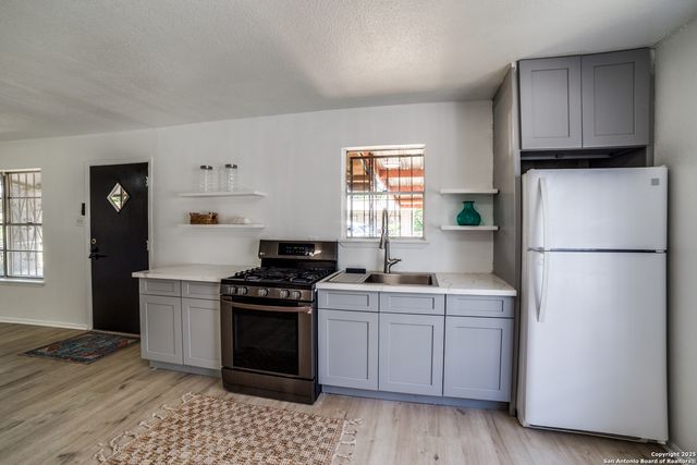 2114 S Trinity St, San Antonio, TX 78207