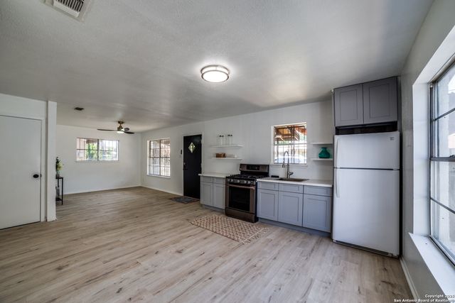 2114 S Trinity St, San Antonio, TX 78207