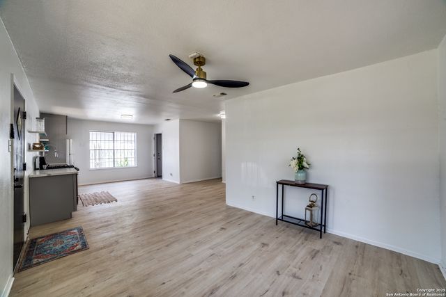 2114 S Trinity St, San Antonio, TX 78207