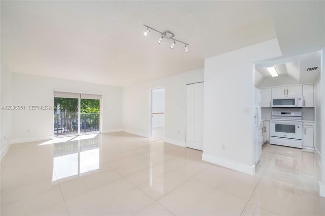 4709 NW 7th Street 305-9, Miami, FL 33126