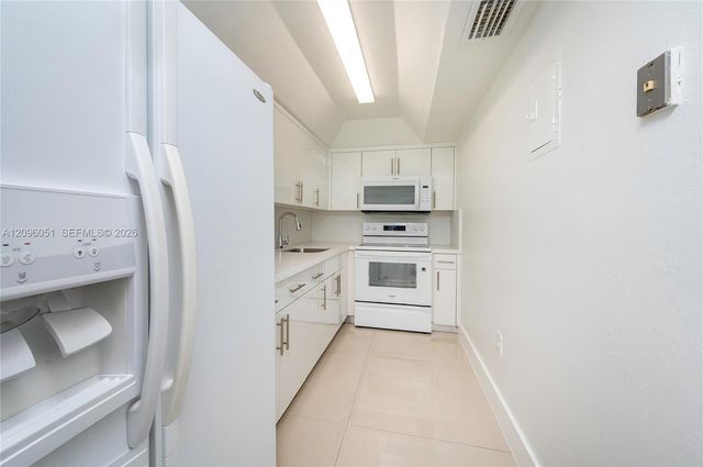 4709 NW 7th Street 305-9, Miami, FL 33126