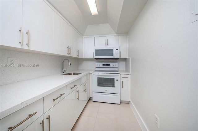 4709 NW 7th Street 305-9, Miami, FL 33126