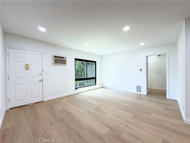 6020 Nevada 11, Woodland Hills, CA 91367