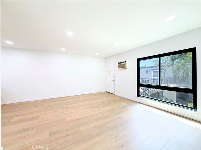 6020 Nevada 11, Woodland Hills, CA 91367
