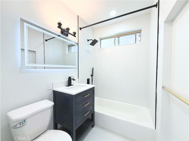 6020 Nevada 11, Woodland Hills, CA 91367