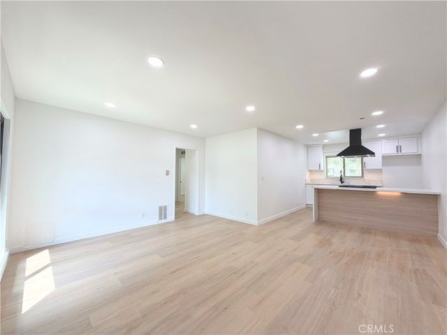 6020 Nevada 11, Woodland Hills, CA 91367