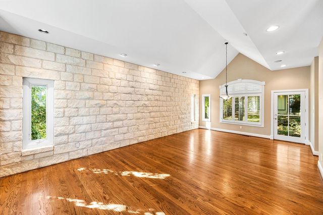 404 Overlook Dr, Kerrville, TX 78028