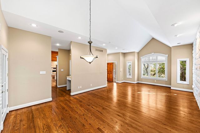 404 Overlook Dr, Kerrville, TX 78028