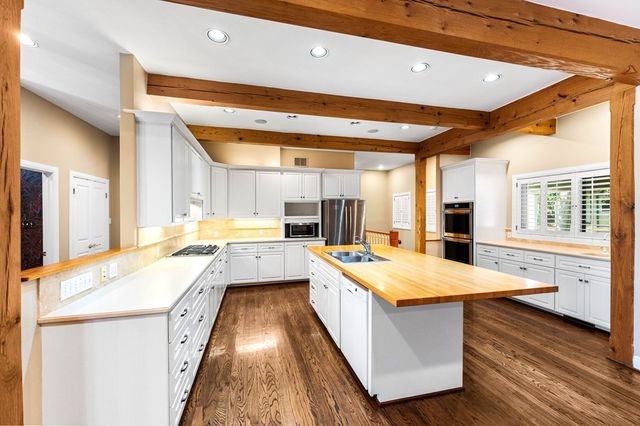 404 Overlook Dr, Kerrville, TX 78028