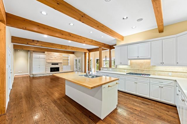 404 Overlook Dr, Kerrville, TX 78028