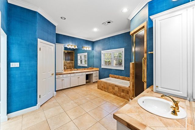 404 Overlook Dr, Kerrville, TX 78028