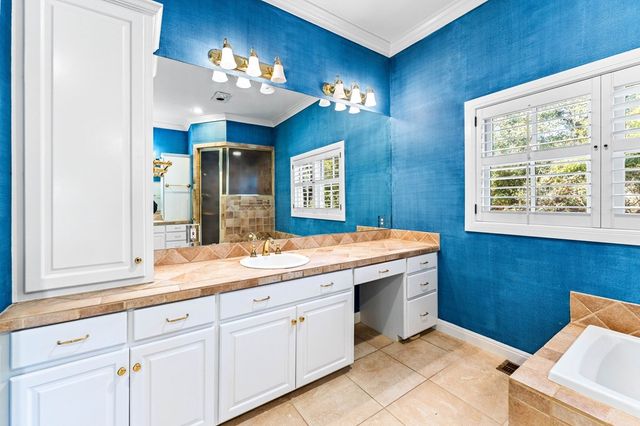 404 Overlook Dr, Kerrville, TX 78028