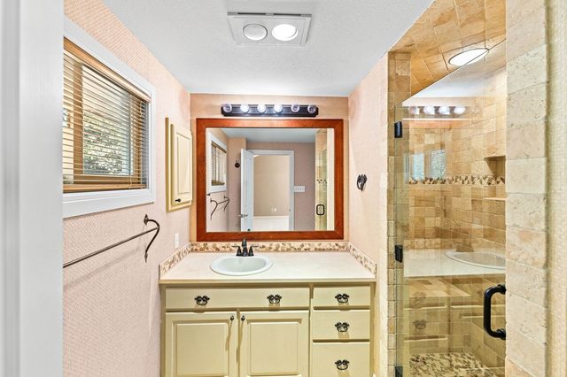 404 Overlook Dr, Kerrville, TX 78028