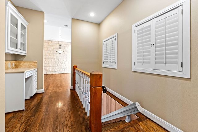 404 Overlook Dr, Kerrville, TX 78028