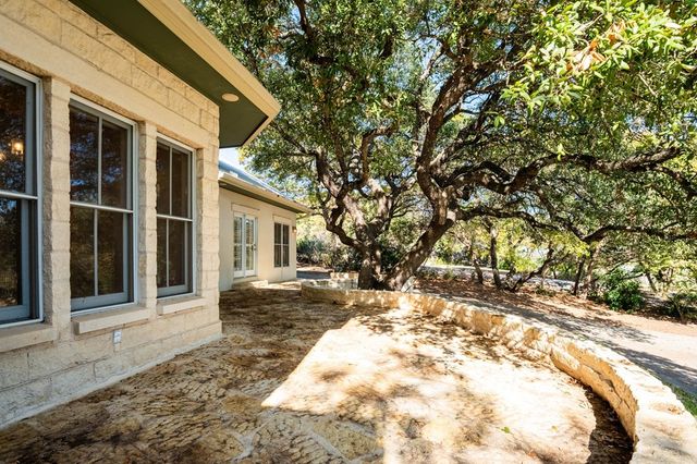 404 Overlook Dr, Kerrville, TX 78028