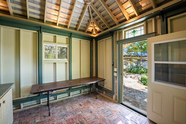 404 Overlook Dr, Kerrville, TX 78028