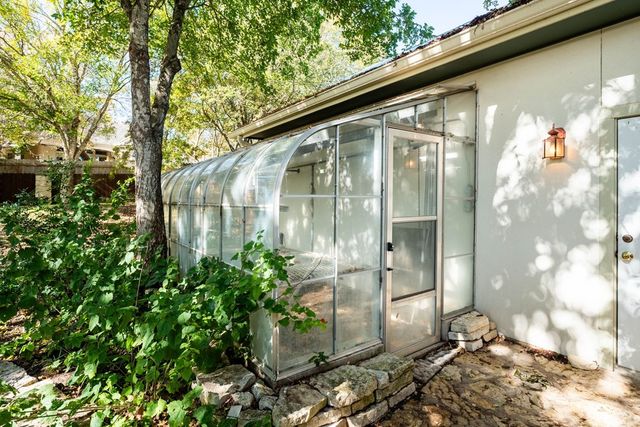 404 Overlook Dr, Kerrville, TX 78028