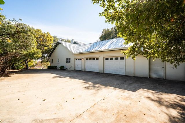 404 Overlook Dr, Kerrville, TX 78028