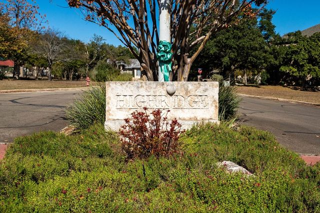 404 Overlook Dr, Kerrville, TX 78028