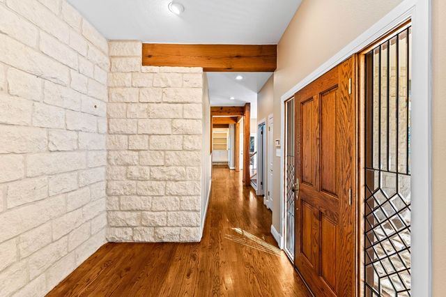 404 Overlook Dr, Kerrville, TX 78028