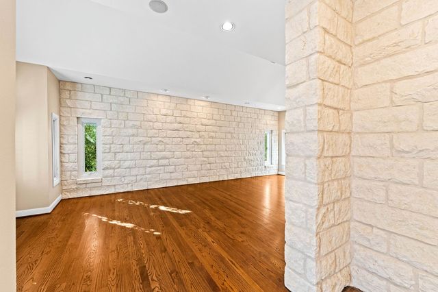 404 Overlook Dr, Kerrville, TX 78028