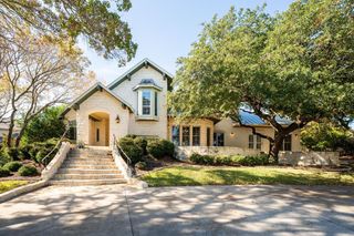 404 Overlook Dr, Kerrville, TX 78028