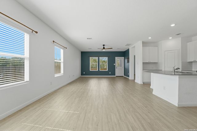 200 Alta Vista Ter, Seguin, TX 78155