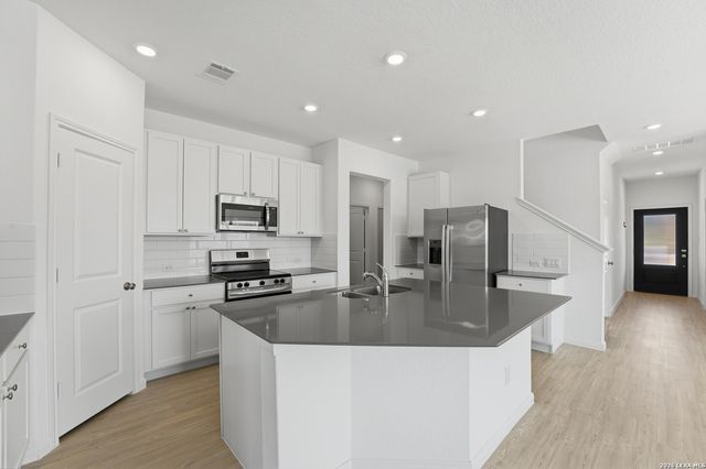 200 Alta Vista Ter, Seguin, TX 78155