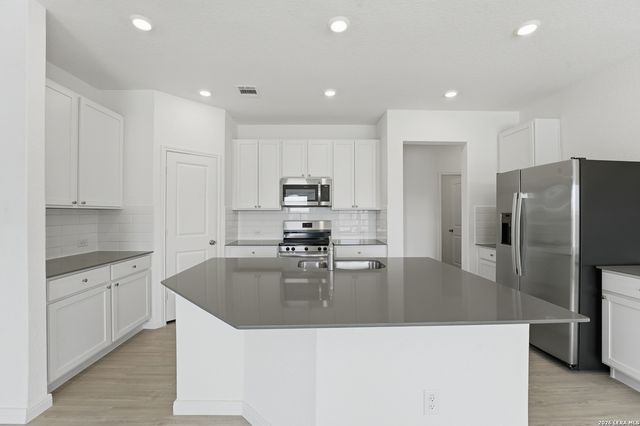 200 Alta Vista Ter, Seguin, TX 78155