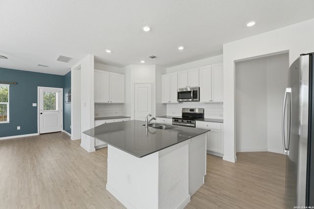 200 Alta Vista Ter, Seguin, TX 78155