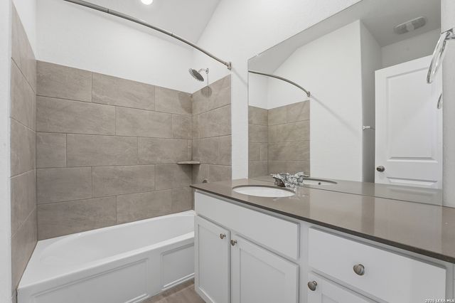 200 Alta Vista Ter, Seguin, TX 78155