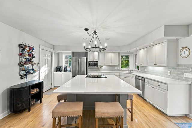 60 Imperial Drive E, West Saint Paul, MN 55118